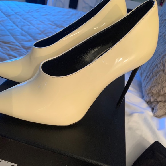 Yves Saint Laurent Shoes - Brand new Saint Laurent Pumps 37.5